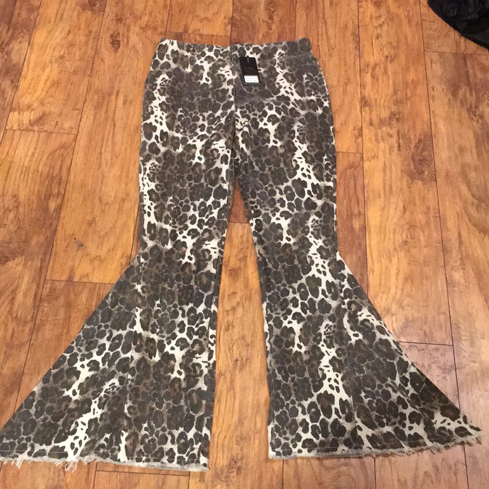 Size 2X L&B Leopard print flares